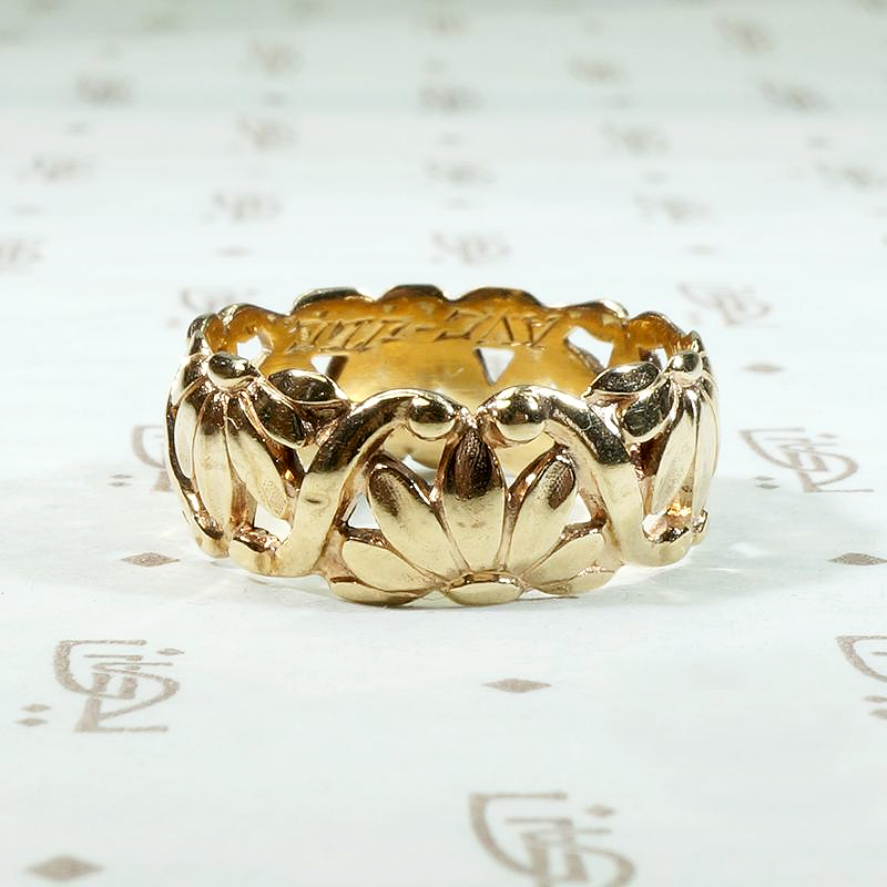 Darling Daisies Vintage Gold Wedding Band