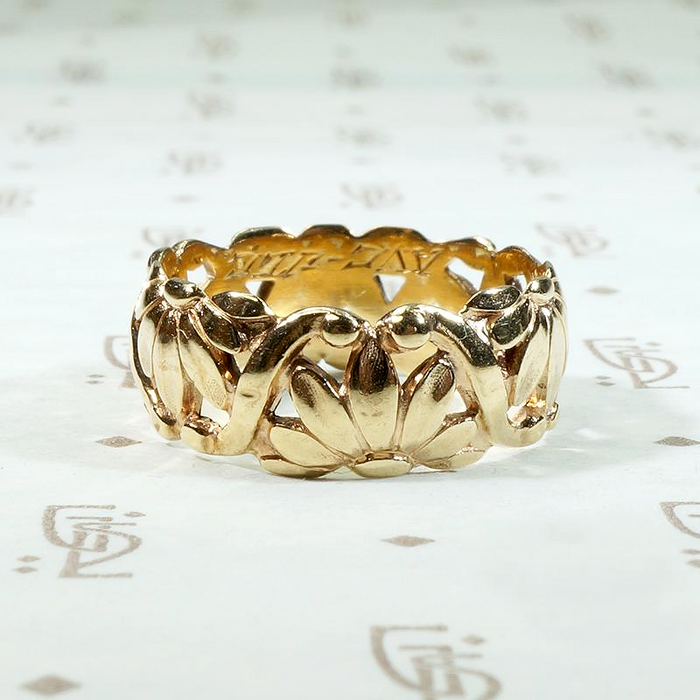 Darling Daisies Vintage Gold Wedding Band