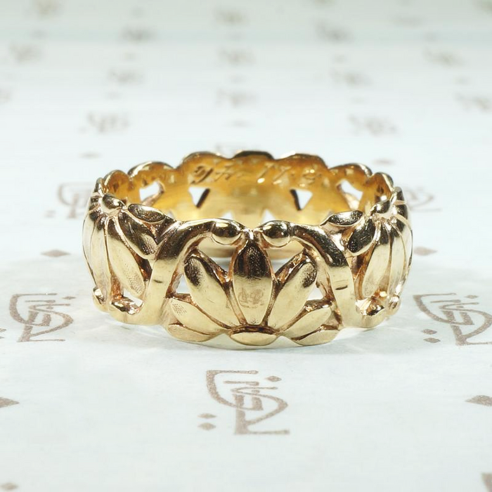 Darling Daisies Vintage Gold Wedding Band