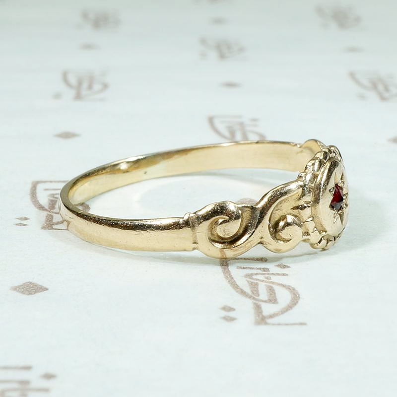 Star-Set Garnet in Sculpted 10k Gold Ring