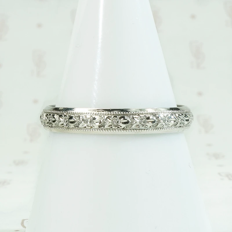Engraved 18k White Gold Deco Men's Wedding Band
