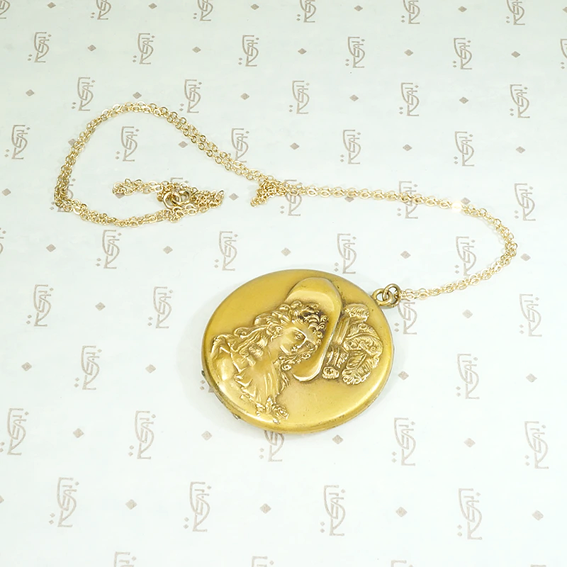 Art Nouveau Locket with Rococo Lady