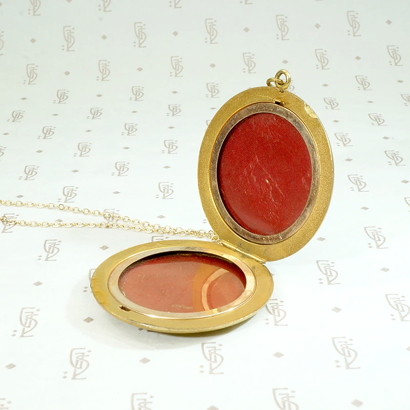Art Nouveau Locket with Rococo Lady