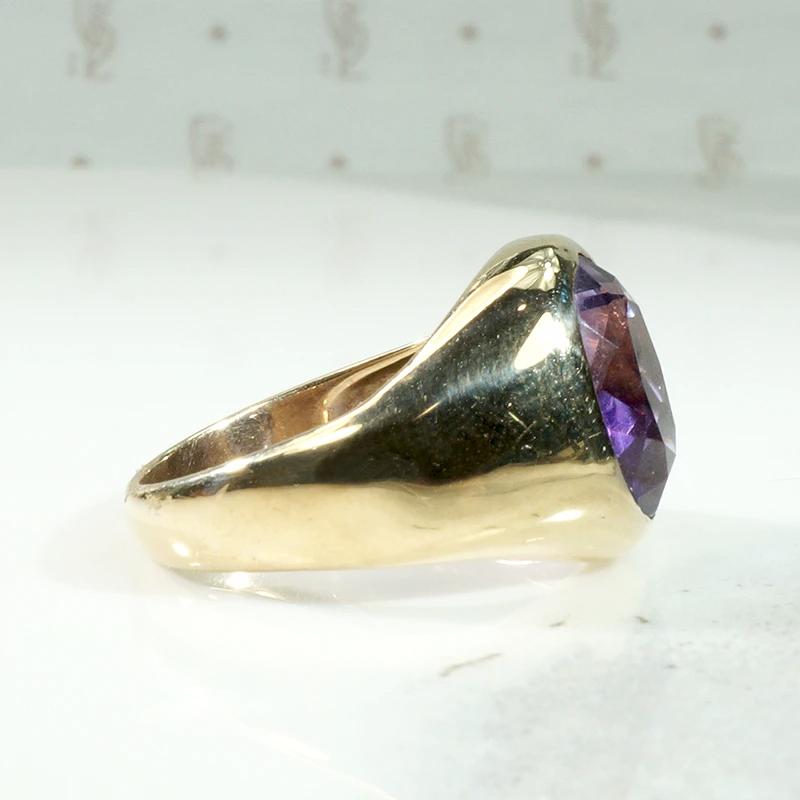 Sleek & Sassy Amethyst Signet Ring in Gold