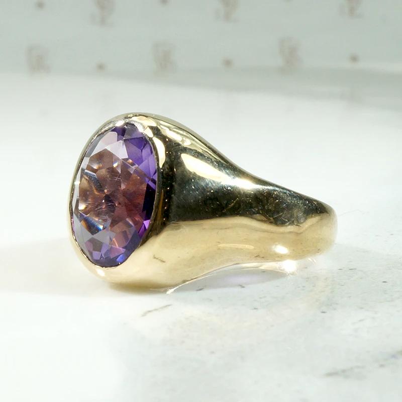 Sleek & Sassy Amethyst Signet Ring in Gold