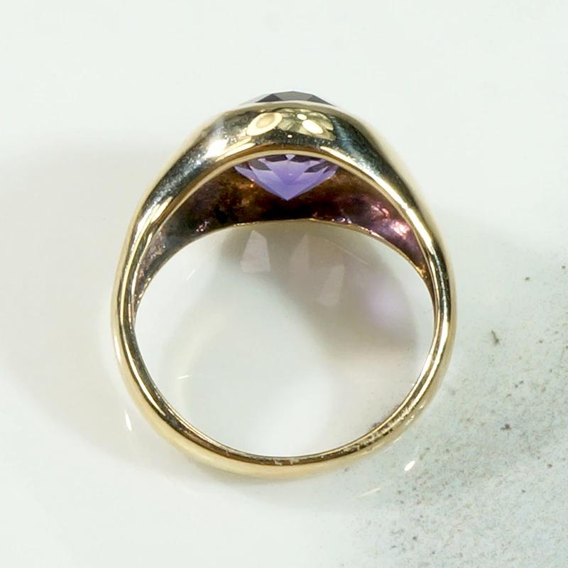 Sleek & Sassy Amethyst Signet Ring in Gold