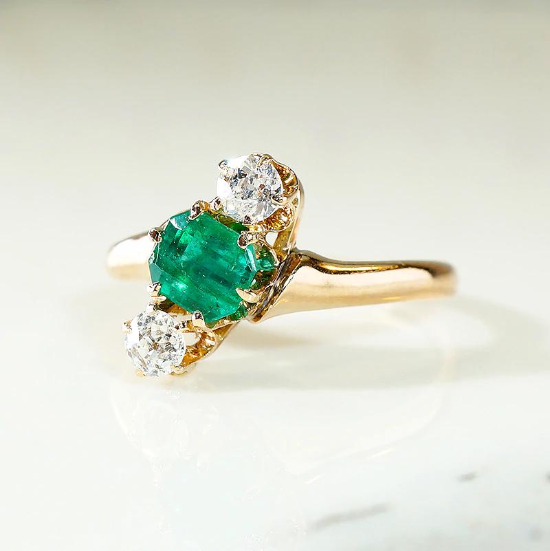 Jaunty Emerald Ring with Dazzling Accent Diamonds