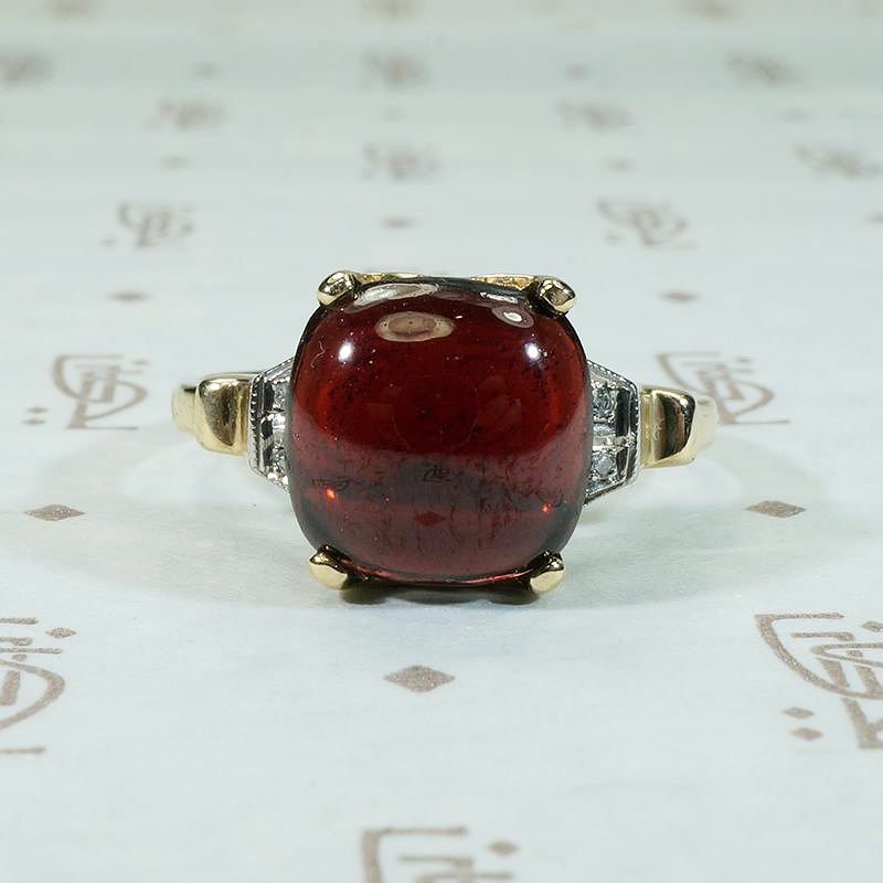 Glowing Cabochon Garnet Retro Ring