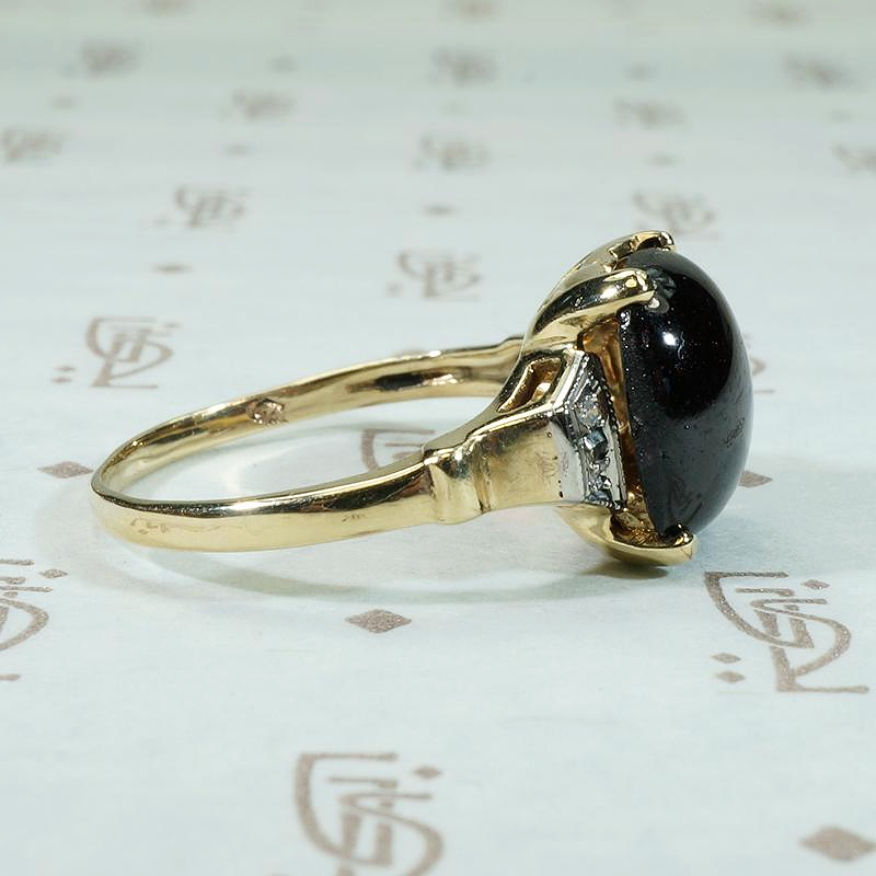 Glowing Cabochon Garnet Retro Ring