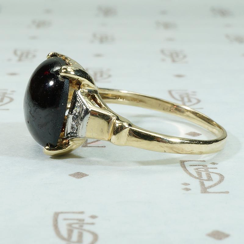 Glowing Cabochon Garnet Retro Ring