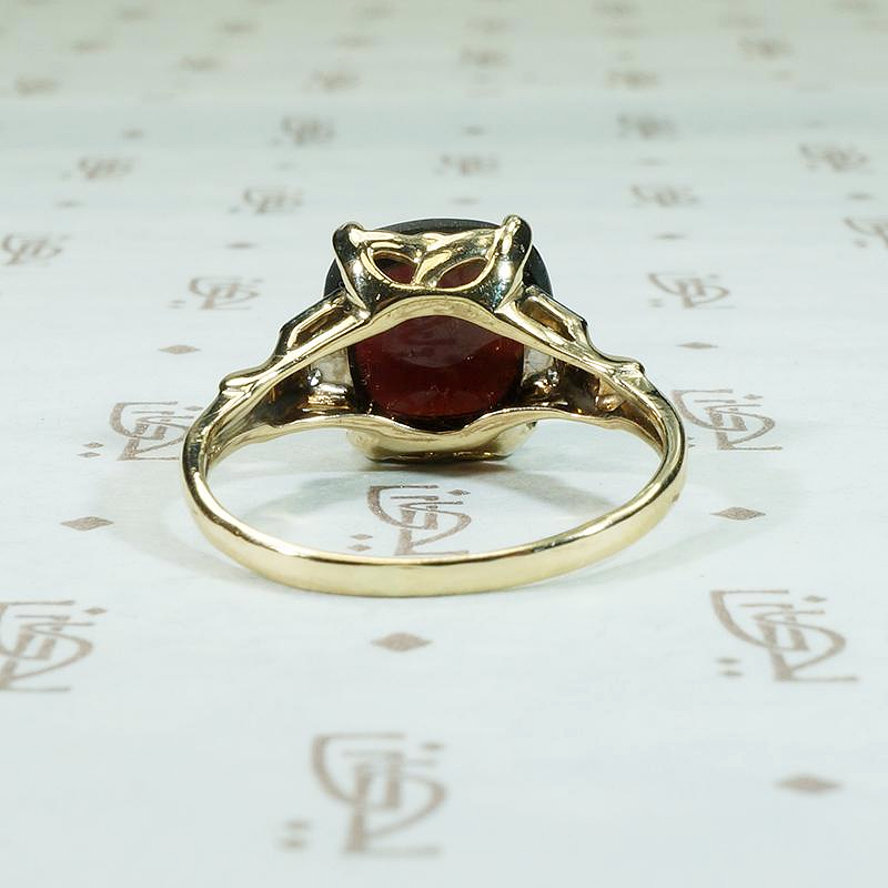 Glowing Cabochon Garnet Retro Ring