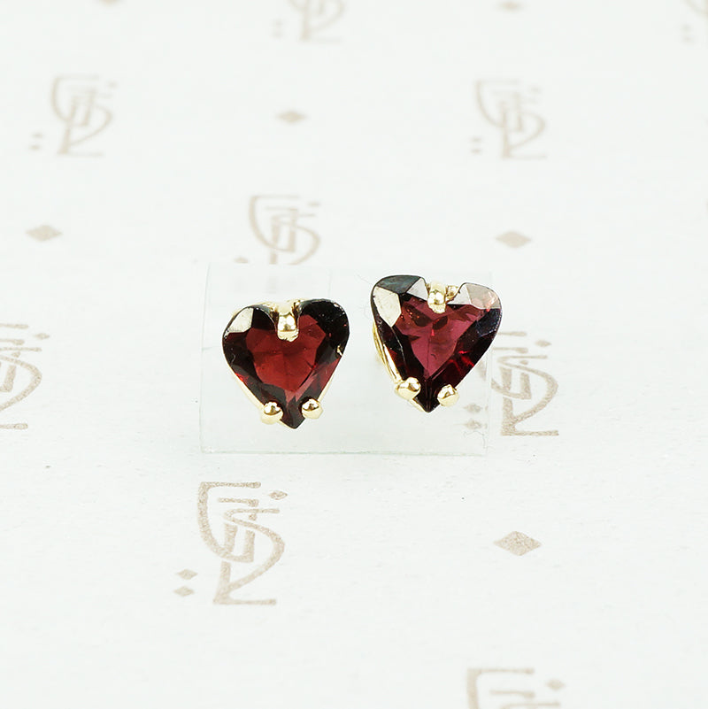 garnet heart stud earrings 14k yellow gold