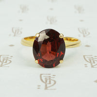 oval deep red garnet in 14k yellow gold circa 1960 solitaire