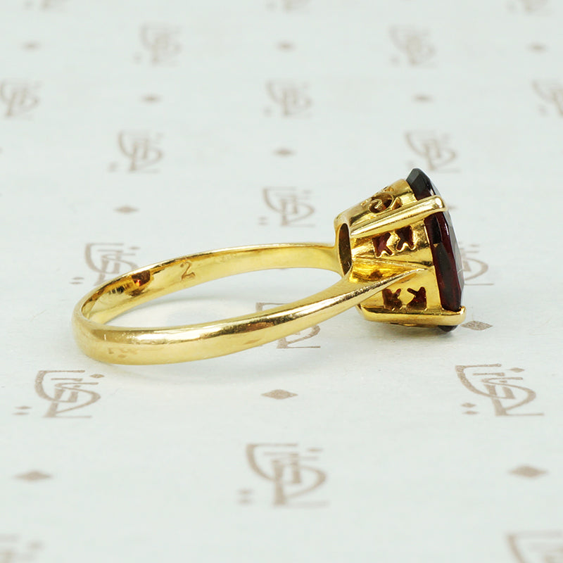 Vintage Oval Garnet in Gold Solitaire