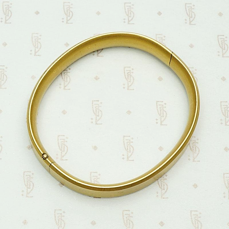 Beveled Edge Edwardian Bangle with Matte Finish, top view.