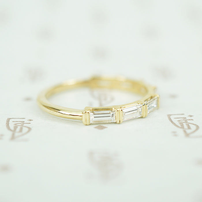 .94carats of vvs/vs f/g baguette diamonds in 14k yellow gold band side view diamonds set horizontally