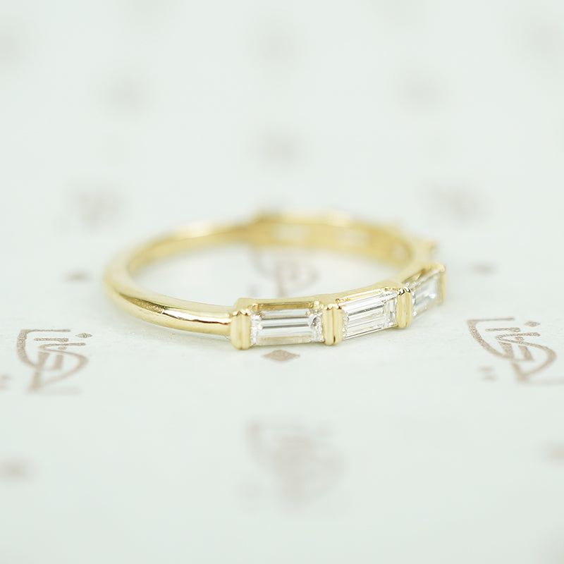 .94carats of vvs/vs f/g baguette diamonds in 14k yellow gold band side view diamonds set horizontally