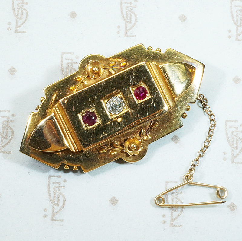15k English Locket back brooch with original saety chain and omc diamond and rubies