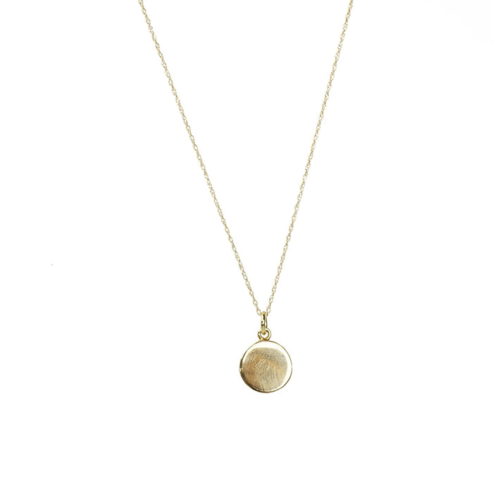 back view of gold quartz pendant