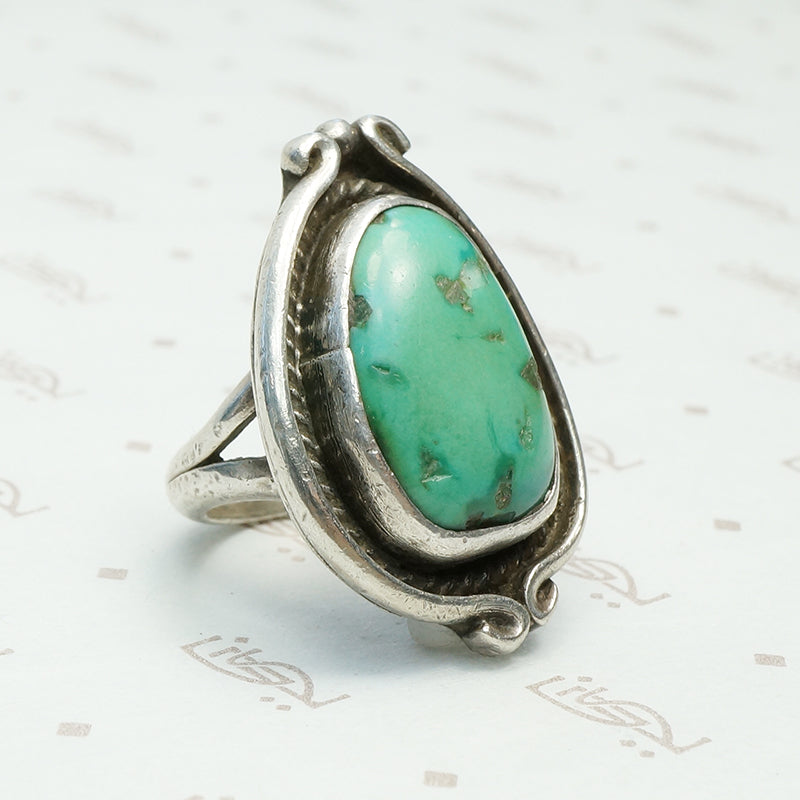 vintage 1970's green turquoise ring in coin silver with a snake like frame design, bold size