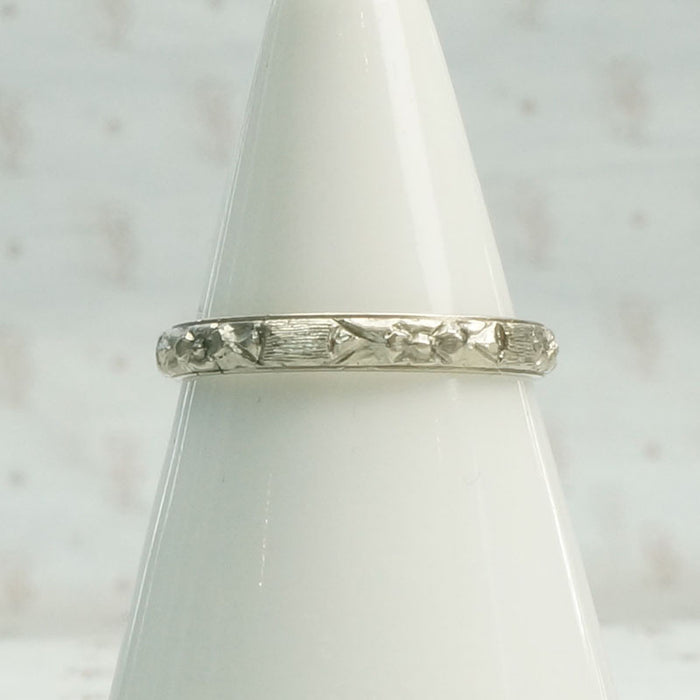18k White Gold Floral Wedding Band