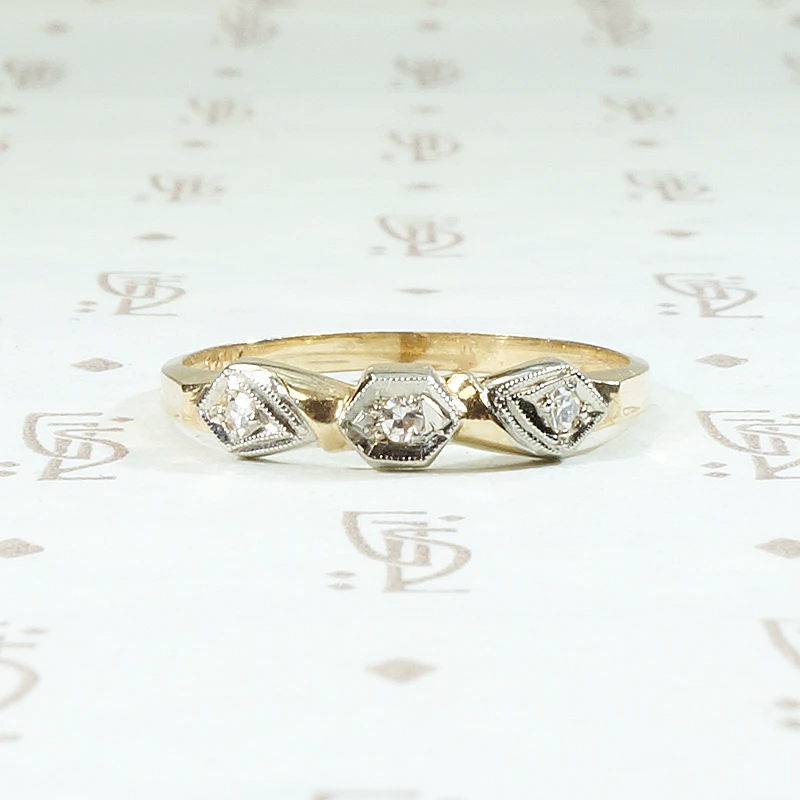 Sweet 1930s NOS Bow Wedding Band