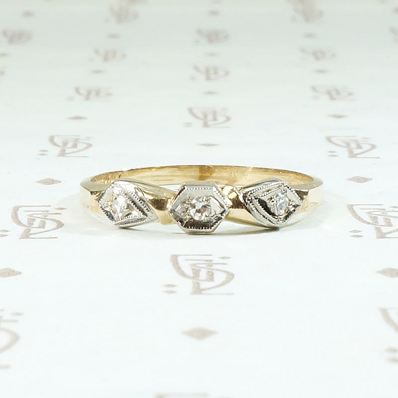 Sweet 1930s NOS Bow Wedding Band