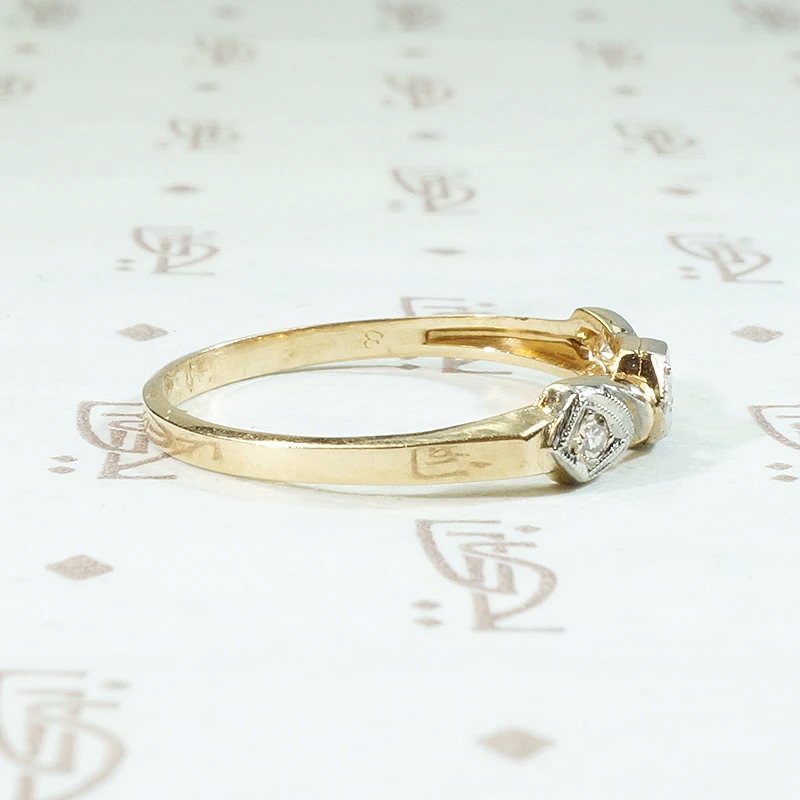 Sweet 1930s NOS Bow Wedding Band