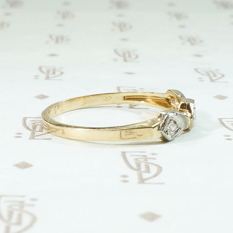 Sweet 1930s NOS Bow Wedding Band