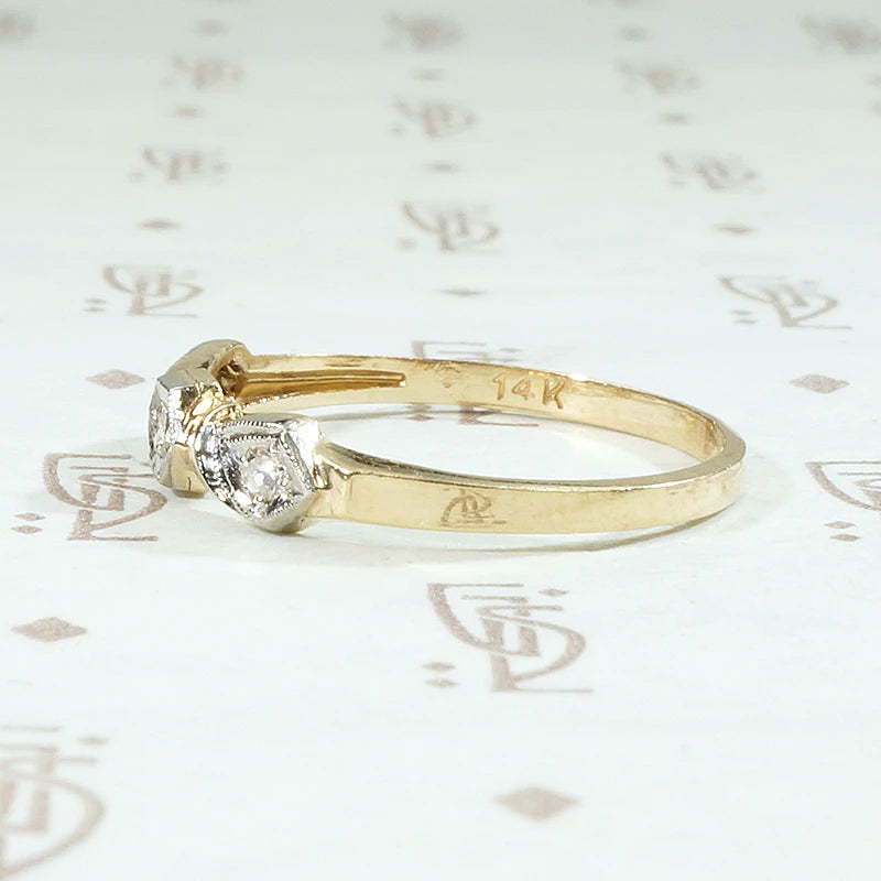 Sweet 1930s NOS Bow Wedding Band