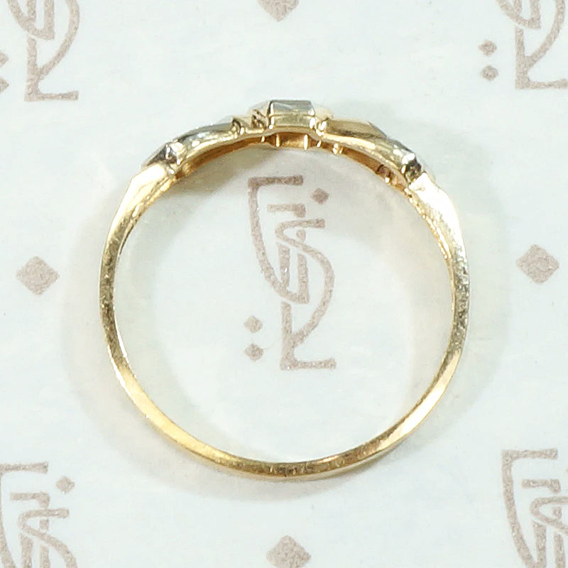 Sweet 1930s NOS Bow Wedding Band