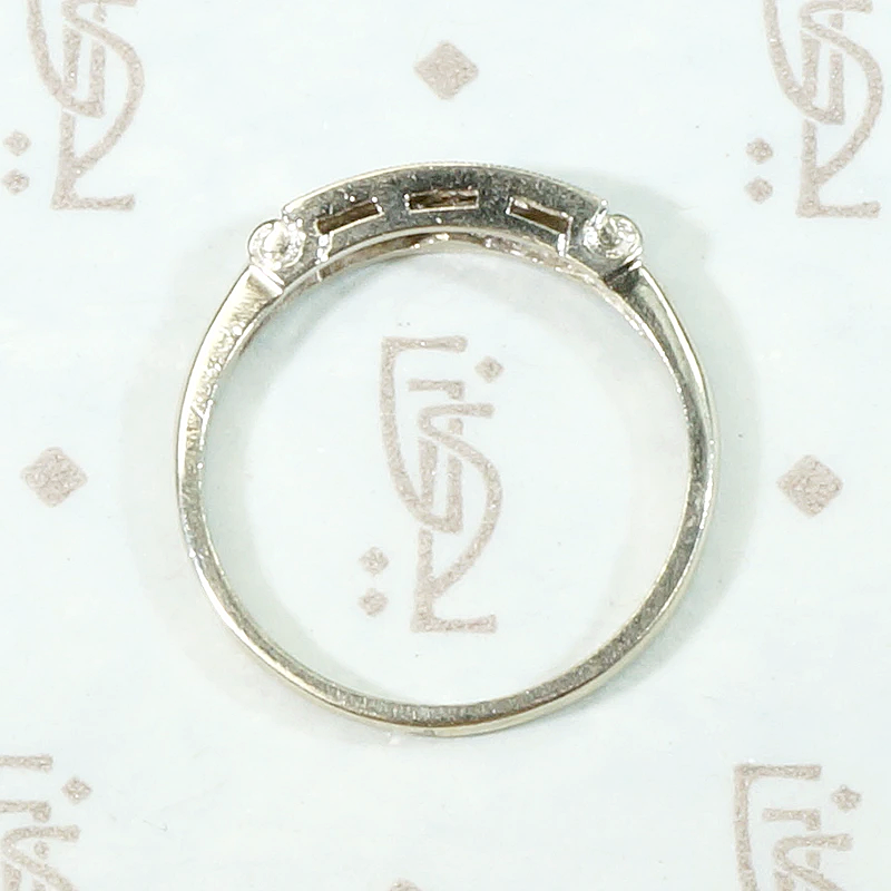 Milgrain White Gold & Diamond Vintage Wedding Band
