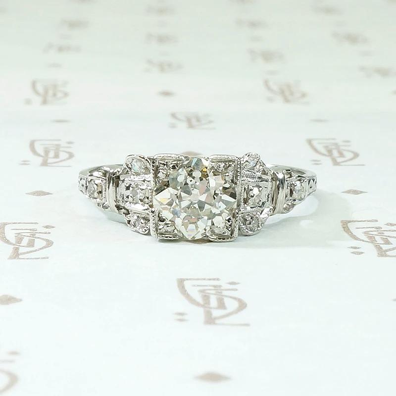 Dreamy Deco Diamond Ring with Openwork Detail