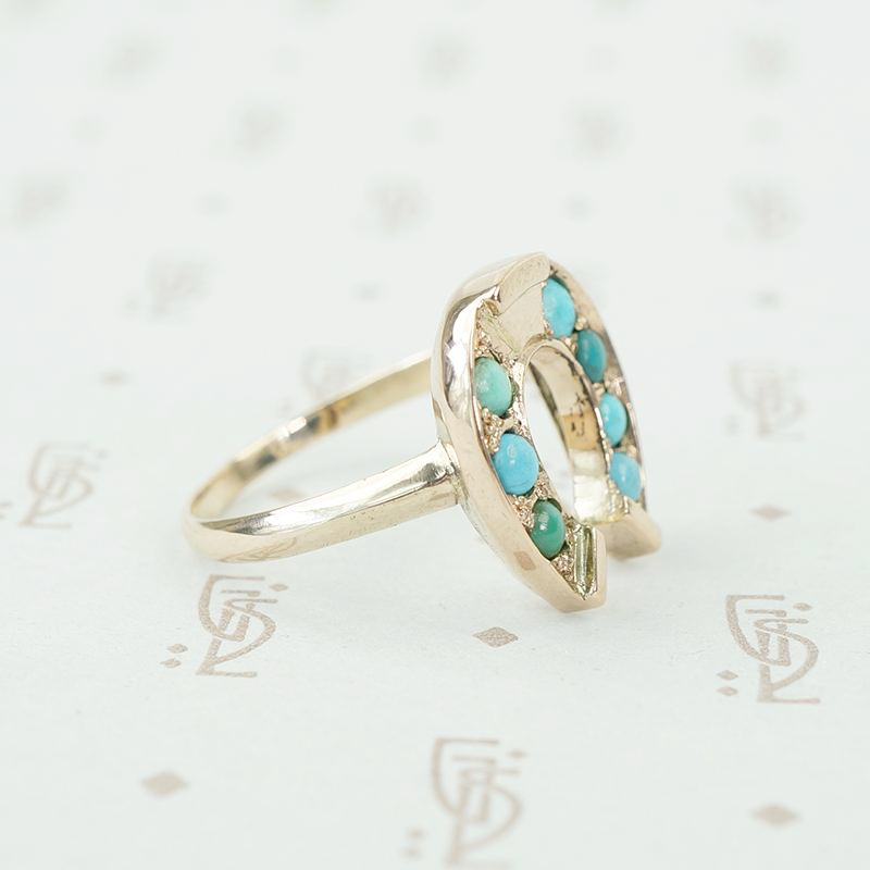 side view of horsesoe ring