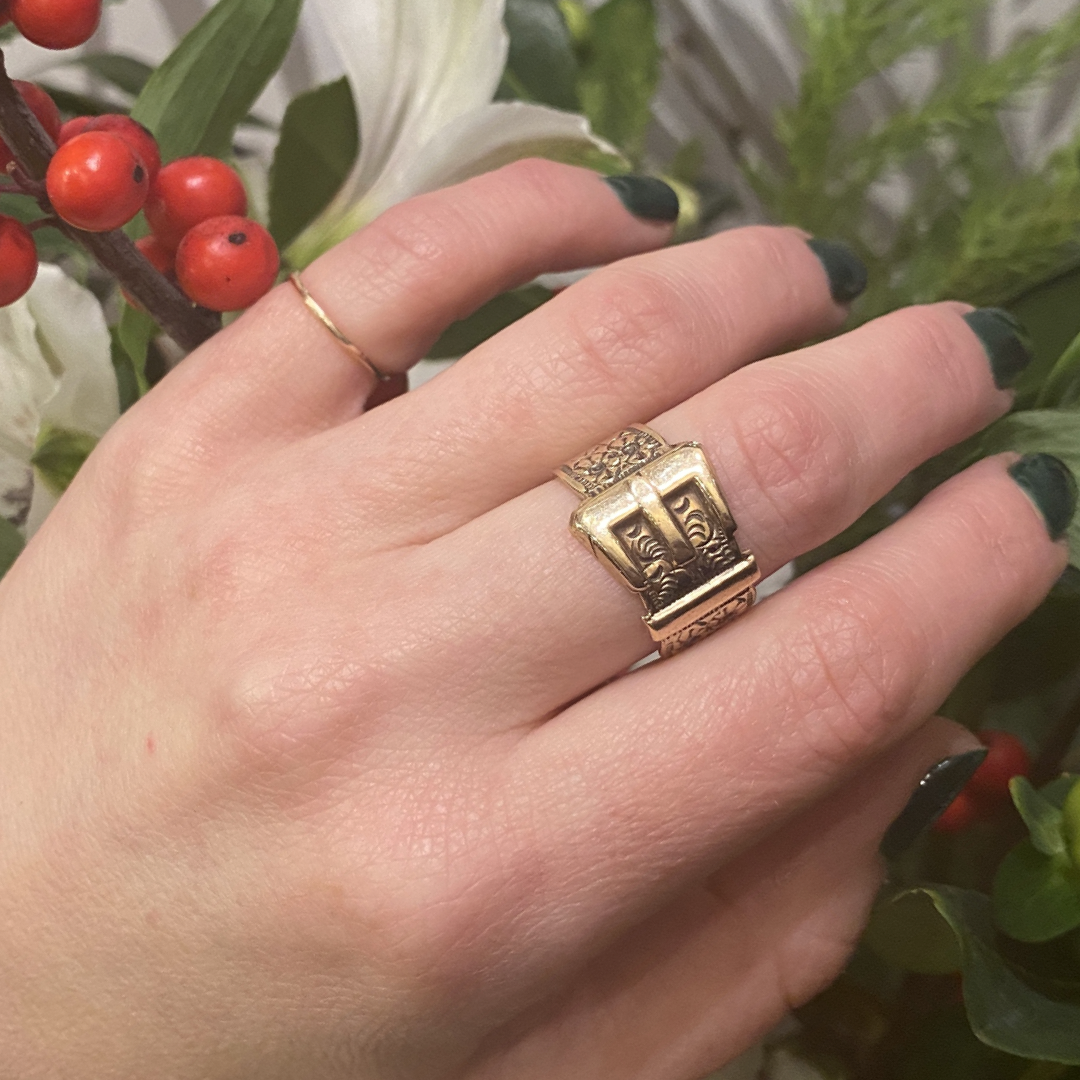Vintage 9ct Gold Buckle Ring