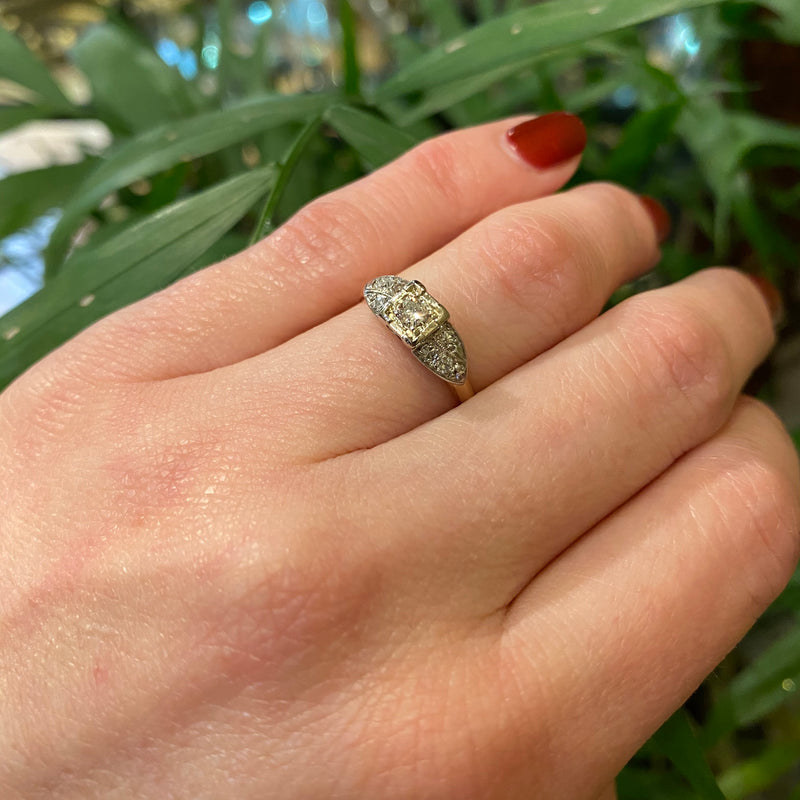 Lovely 1930's 2 Tone Diamond Engagement Ring