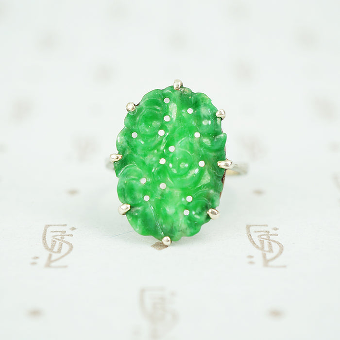 bright green carved jade set in 10k white gold ring