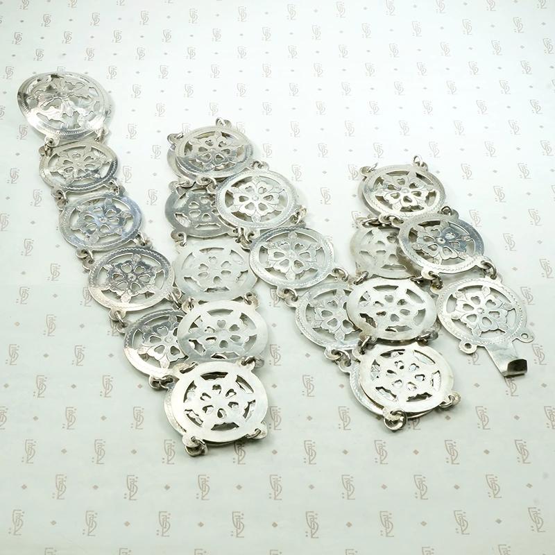 Supple Siamese Silver Flower Belt