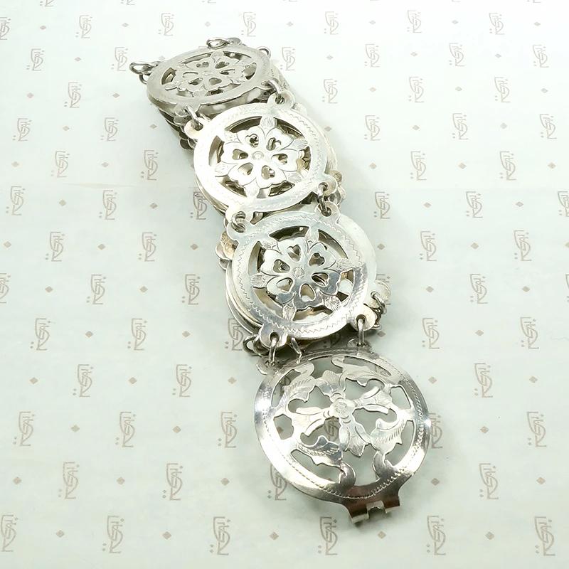 Supple Siamese Silver Flower Belt