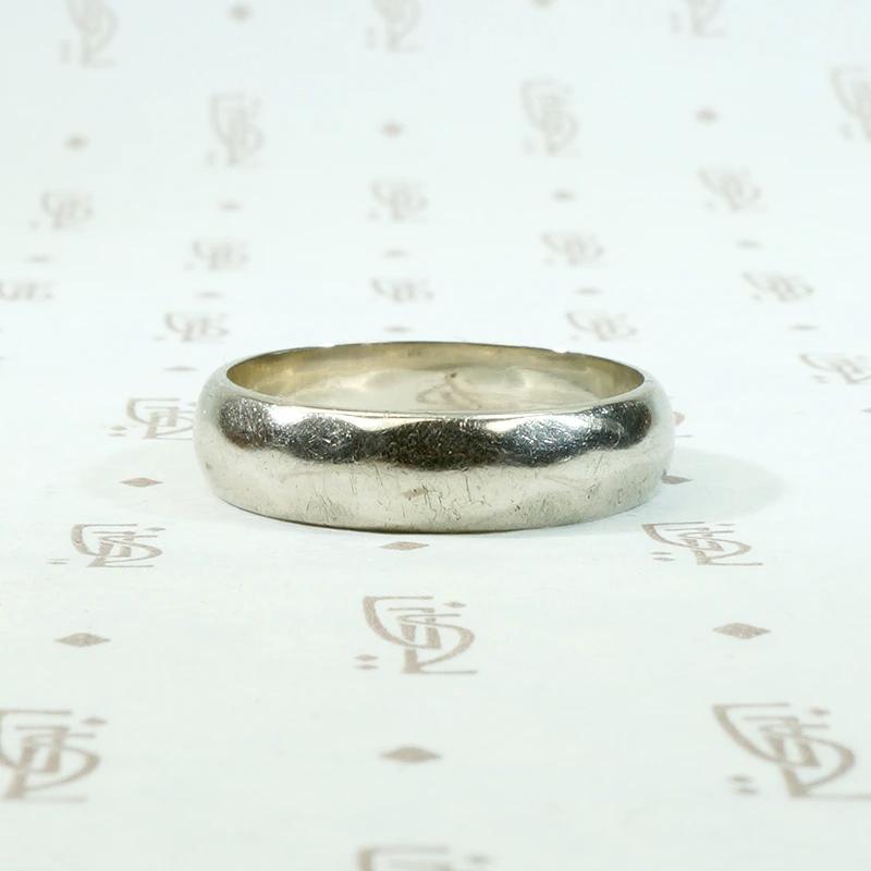 Vintage Hammered White Gold Wedding Band