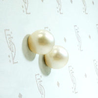 Lovely Glowing White Pearl Stud Earrings