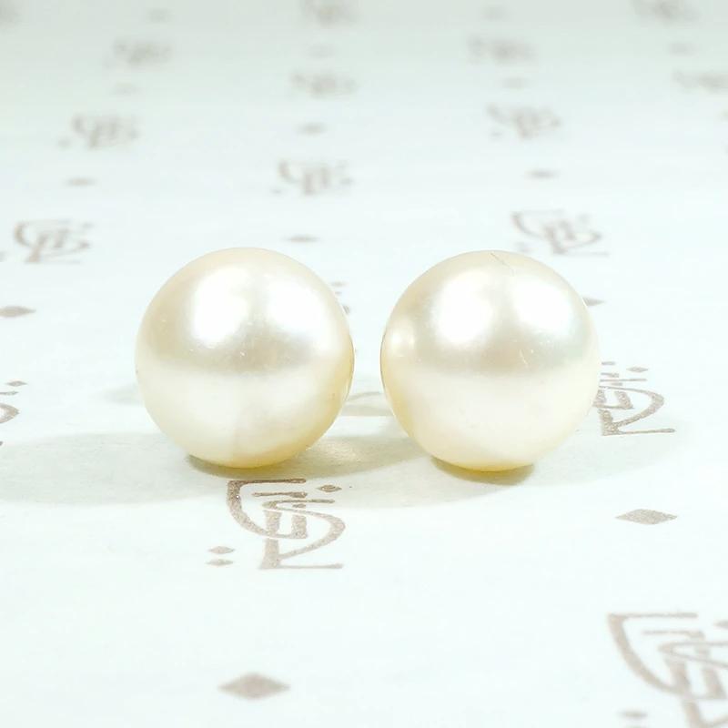 Lovely Glowing White Pearl Stud Earrings