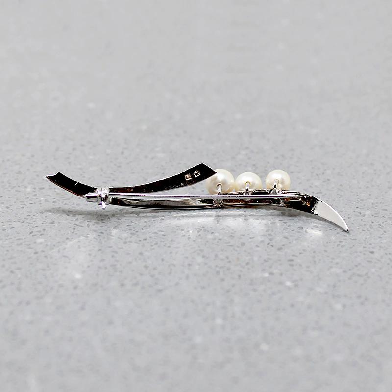 Tender Blades of Grass Brooch with Pearls