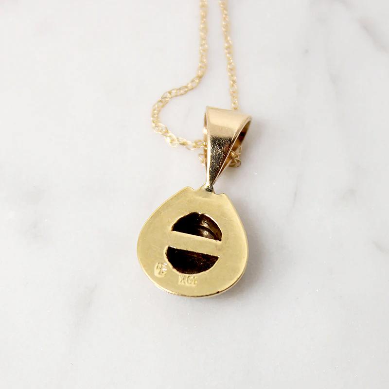 Luxe Modernist Cat's Eye Pendant in 18k Gold