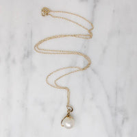 Minimalist Leafy Pearl Pendant in Gold