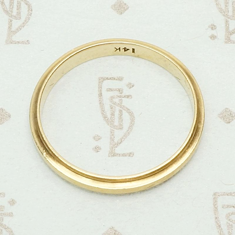 Elegantly Sculpted Gold Wedding Band, top view