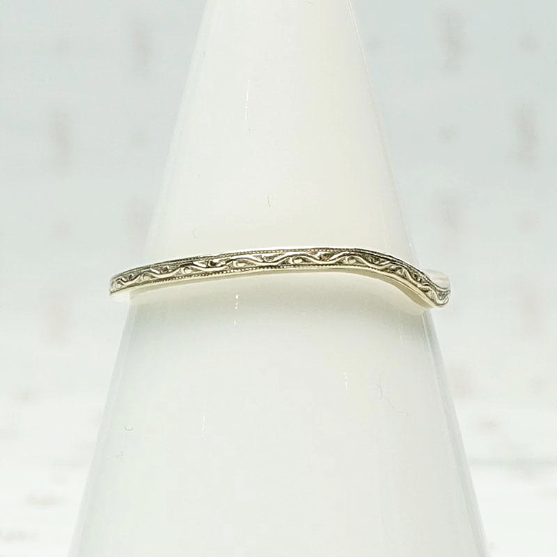 Vine & Berries Curved Wedding Band