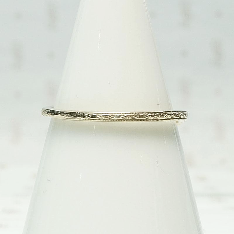Vine & Berries Curved Wedding Band