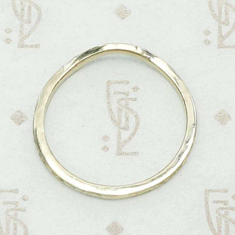 Vine & Berries Curved Wedding Band
