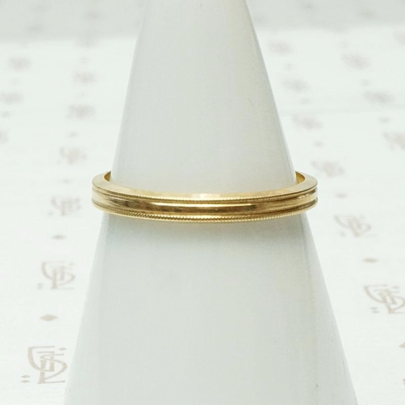 Handsome Grooved Gold Band with Sawtooth Edge